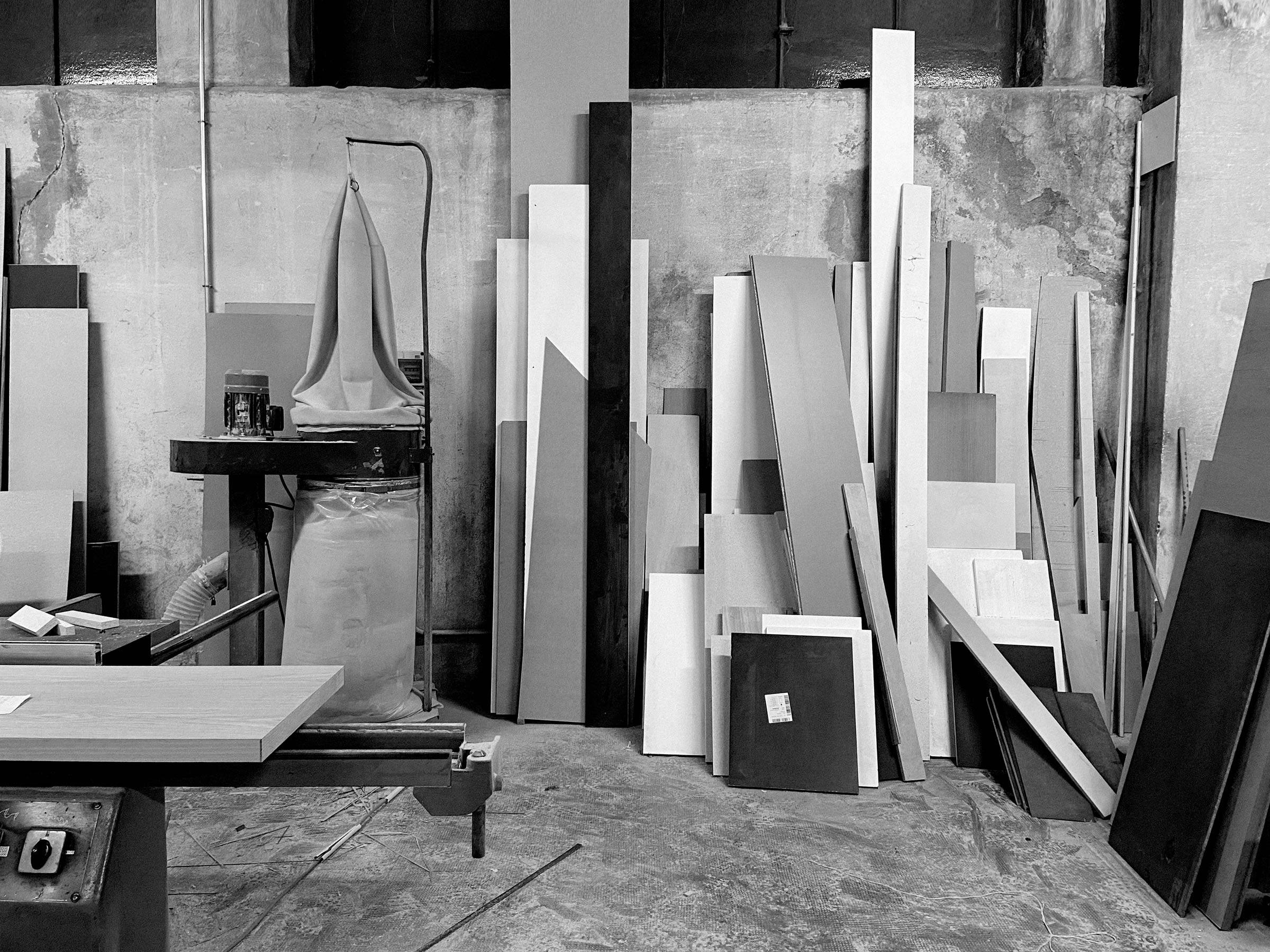 Caronni-bespoke-furniture-arredamento-su-misura-cant&ugrave;-manifesto-3